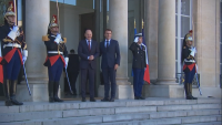 Еманюел Макрон и германският канцлер Олаф Шолц се срещат в Париж