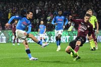 Наполи поведе с 12 точки на Милан след успех в Салерно