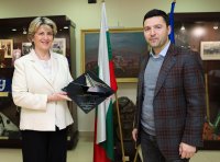Министър Весела Лечева връчи приза "Николай Колев и Людмил Неделчев" на Никола Ибришимов