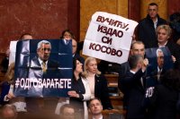 Сблъсъци в сръбския парламент и протести срещу президента Вучич заради негова реч за Косово