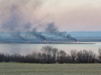Голям пожар избухна в бургаския квартал "Горно Езерово" край езерото "Вая''