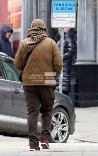 снимка 2 Джон Малкович се разходи сам из софийските улици (СНИМКИ)