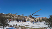 Хеликоптери доставиха помощ на най-откъснатите региони след земетресенията