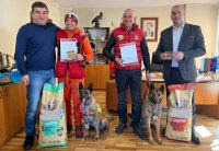 Медали за две от кучетата спасители, намерили оцелели в Турция