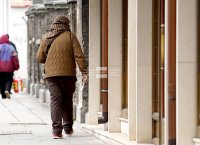 снимка 1 Джон Малкович се разходи сам из софийските улици (СНИМКИ)