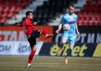 Локомотив София игра с девет човека срещу Септември София и спечели точка