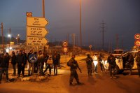 Размирици на Западния бряг: Трима души са убити, има десетки опожарени коли и жилища