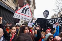 Протестите във Франция продължават с призив да се защитят работещите жени