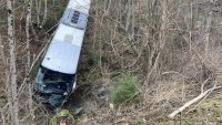 Автобус с 40 деца падна в дере във френските Алпи
