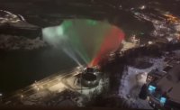 Ниагарският водопад беше осветен в цветовете на българското знаме (ВИДЕО)