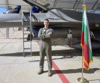 Втори българин завърши курса за пилотиране на самолет F-16