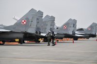 Полша изпраща четири МиГ-29 на Украйна