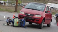 Жена блъсна инвалид с триколка на кръстовище в Благоевград (СНИМКИ)