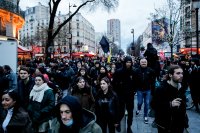 Трета вечер на протести в Париж, над 80 души са задържани