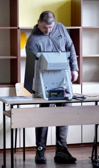 снимка 21 Изборният ден за 49-ия парламент (СНИМКИ)