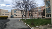 Всички училища в Сливен са евакуирани след имейлите за бомба (СНИМКИ)