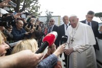 Папа Франциск беше изписан от болницата
