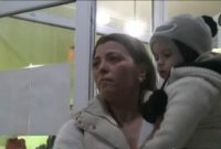 Майка с бебе и още членове на СИК се върнаха да поправят протоколи в Бургас