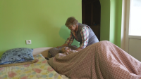 Мъж с парализа чака близо година за ТЕЛК решение, за да има личен асистент