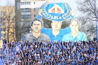 Стотици фенове на Левски подкрепиха отбора преди мача с Локомотив София