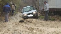 Коли засядат в разкопана улица във Варна, местните протестират за водопровод и канализация