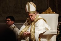 Папа Франциск води пасхалното бдение в базиликата "Св. Петър" в Рим