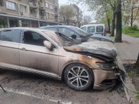 Два автомобила горяха в центъра на Русе