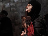 снимка 7 Хиляди православни християни изминаха Пътя на страданието в Йерусалим