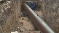 Монтират новата тръба на спукания магистрален водопровод във Варна