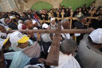 снимка 3 Хиляди православни християни изминаха Пътя на страданието в Йерусалим