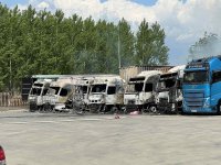 Осем тира изгоряха в петричко село, полицията разследва умишлен палеж