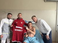 Играчи на ЦСКА посетиха Преслав Йорданов в болницата