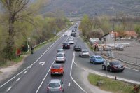 Интензивен трафик по пътищата в Югозападна България в последния почивен ден