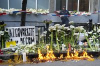 Скръб и тъга в Сърбия: Първи ден на траур след масовата стрелба в белградско училище