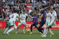 Барселона пречупи 10 от Осасуна с късен гол