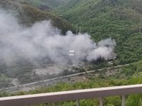 Пожар в старото пътно управление между София и Ботевград (СНИМКИ)