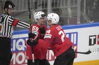 Швейцария записа трета поредна победа със суха мрежа на световното по хокей на лед