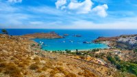 Невиждан поток от туристи е посрещнал остров Родос през април