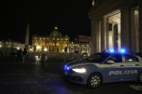 Автомобил се вряза снощи през една от портите на Ватикана