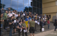 Протест пред Руския център заради прожекцията на филма "Азовстал"