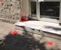 Вандали надраскаха с червена боя централата на БСП в Пловдив (СНИМКИ)