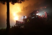 Продължава борбата с големия горски пожар в Испания