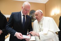 Папа Франциск прие българската делегация по повод 24 май (СНИМКИ)