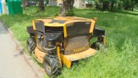 Робот се включи в косенето на тревните площи в Пловдив