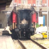 Пътнически вагон се запали на гара Варна (СНИМКИ)
