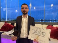 Репортерът на БНТ Александър Марков с голямата награда от конкурса "Свети Влас"