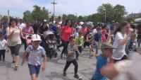 Над 300 души се надбягваха с бебешки колички в Бургас