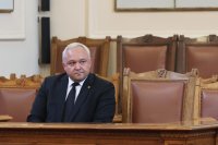 Демерджиев е внесъл сигнал срещу кабинета "Петков" за нарушения при изразходване на средствата за украинските бежанци