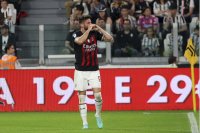 Оливие Жиру донесе успеха на Милан срещу Ювентус и осигури място в Шампионската лига за "росонерите"