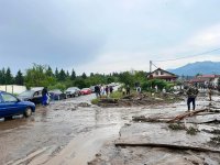 Пороен дъжд и преляла река наводниха Берковица
